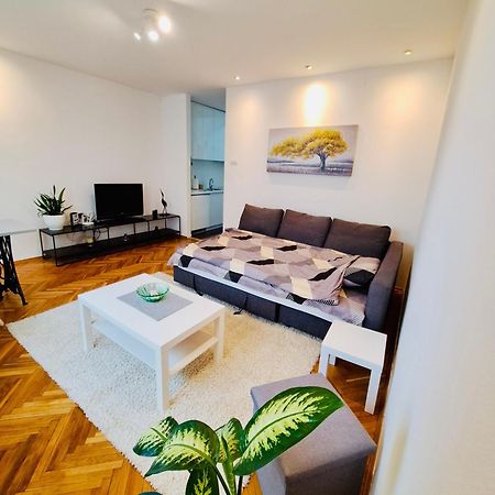 Uma- Urban Mini Apartment Szkopje Kültér fotó